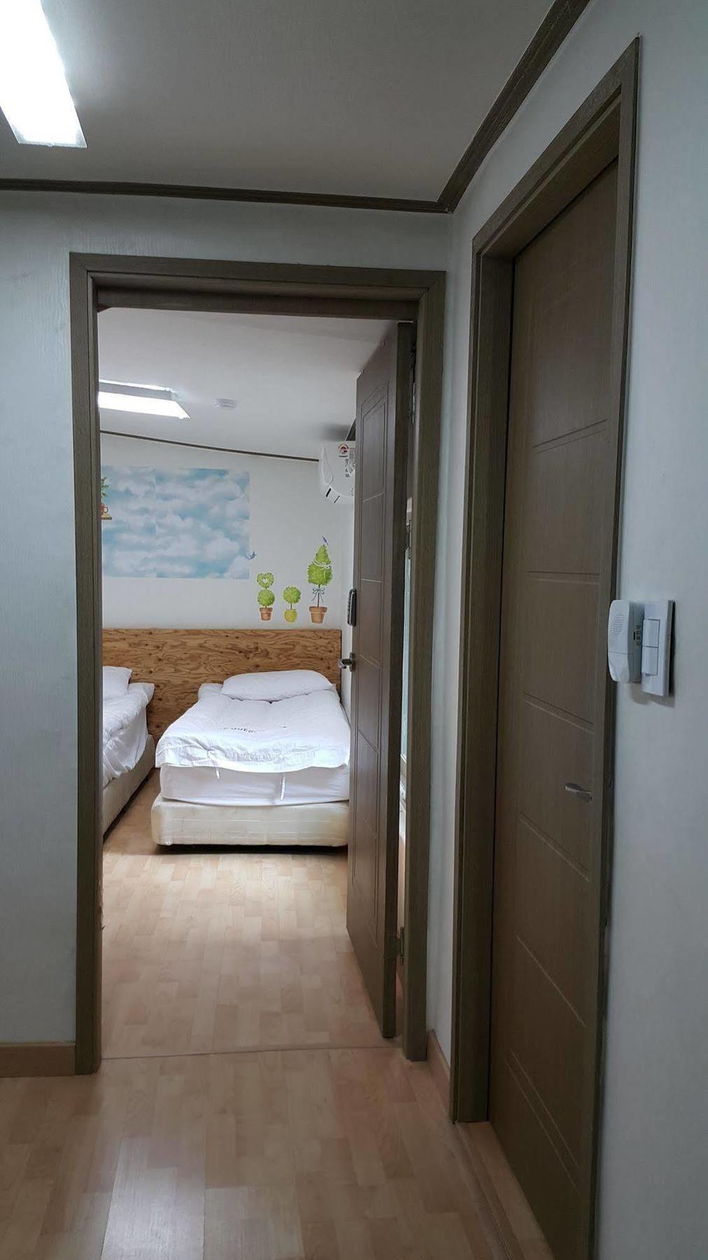 Myeongdong Guesthouse Сеул Экстерьер фото